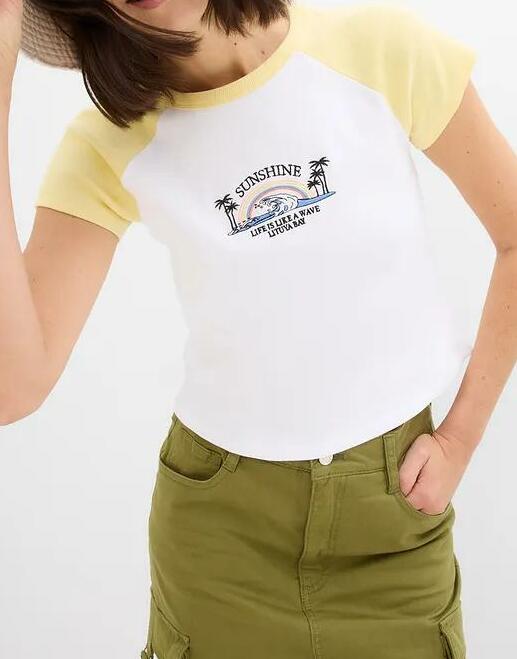 BAWEŁNIANY T-SHIRT DAMSKI Z OKRĄGŁYM DEKOLTEM