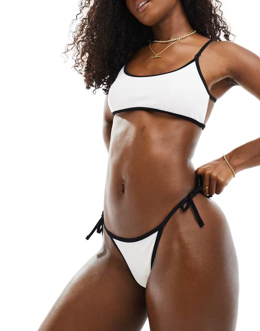 biała góra od bikini kontrast 