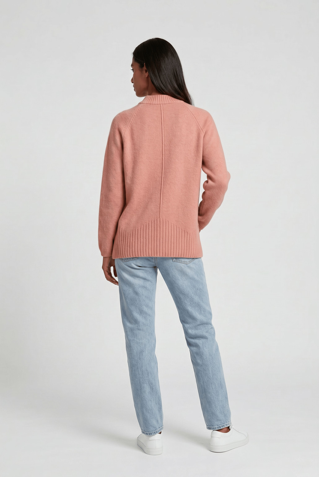 różowy sweter stójka