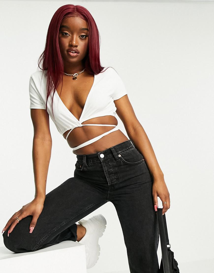 BIAŁY WIĄZANY CROP TOP