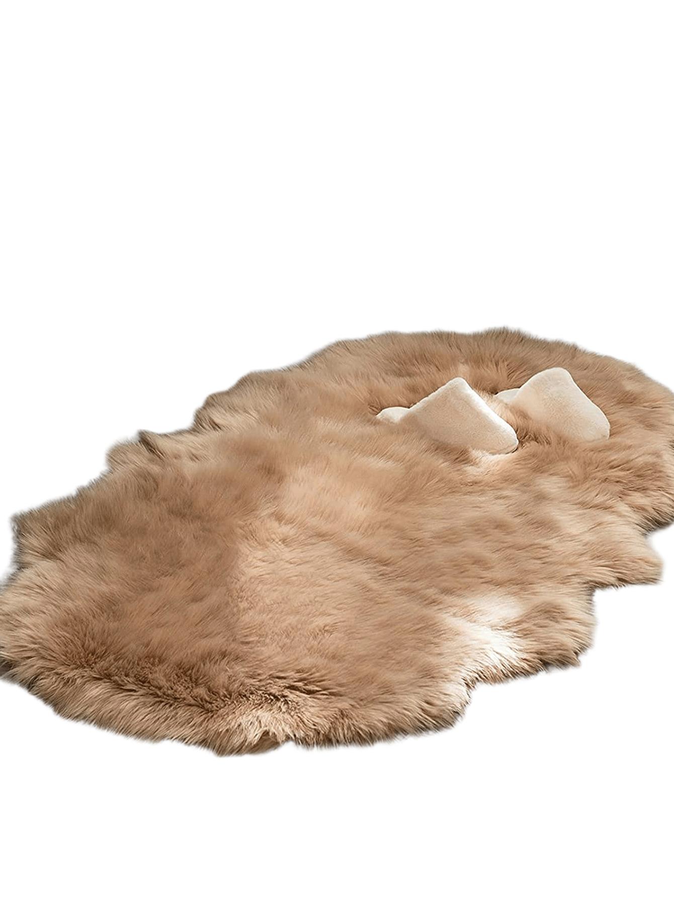 beżowy fluffy dywan