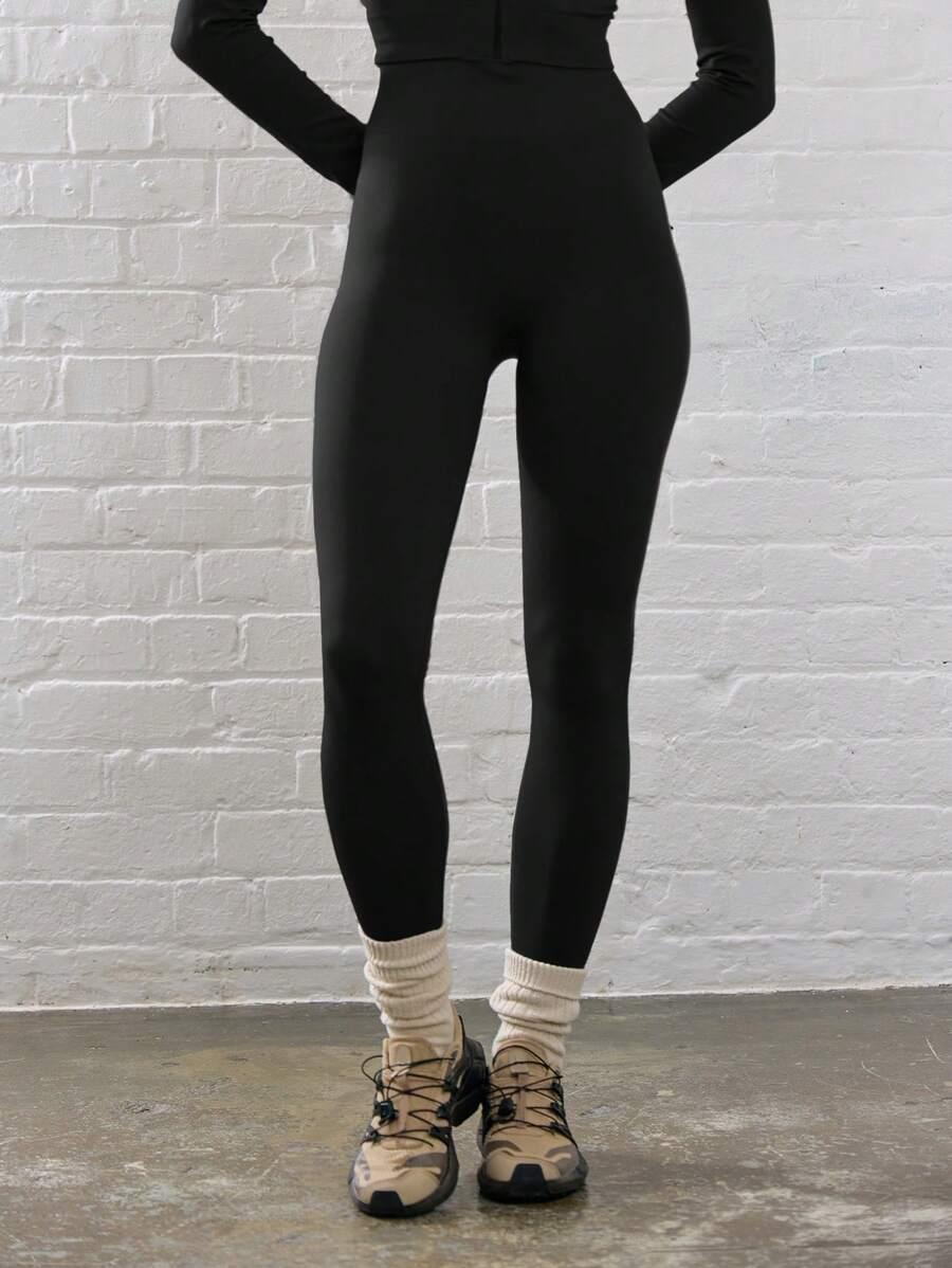 czarne sportowe legginsy