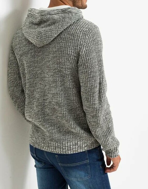 SWETER Z KAPTUREM