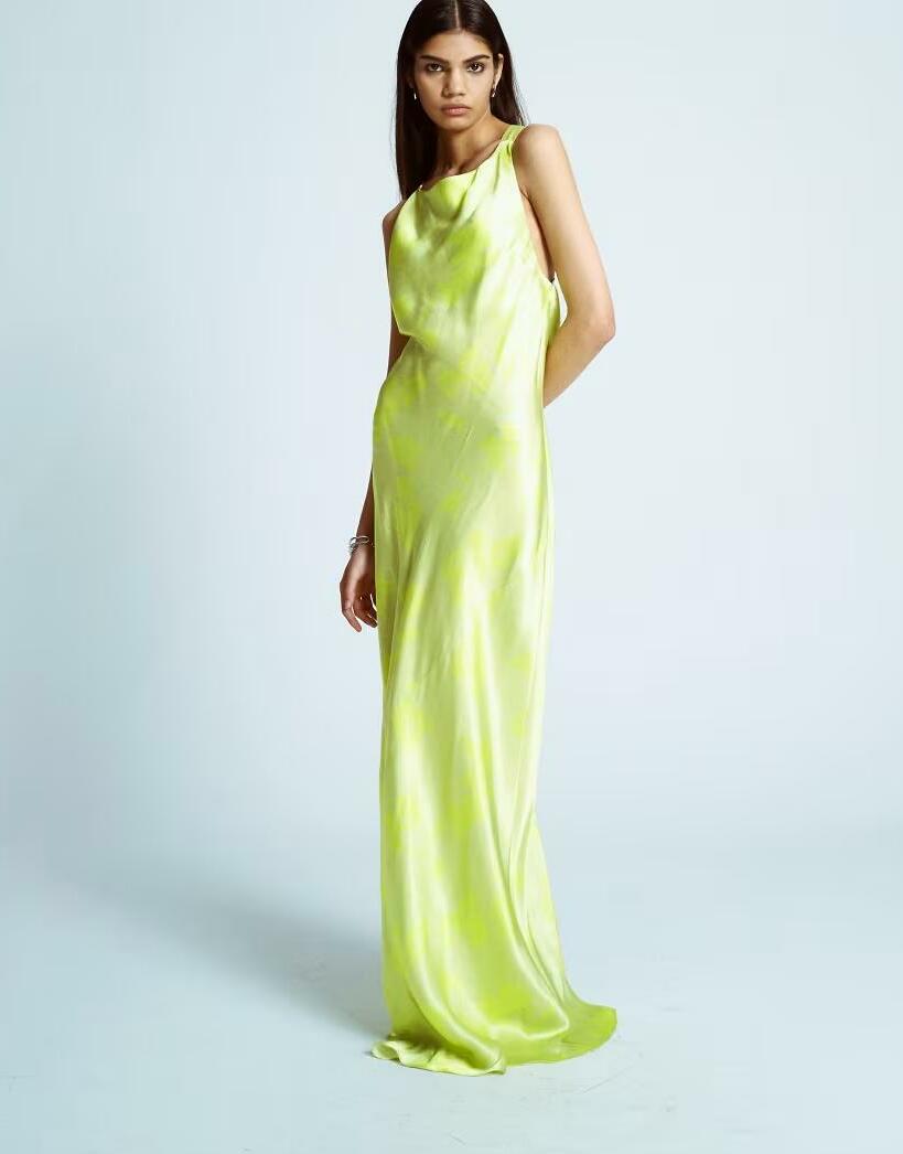 SATYNOWA MAXI SUKIENKA ODKRYTE PLECY PRINT