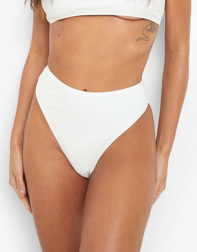 biały dół od bikini