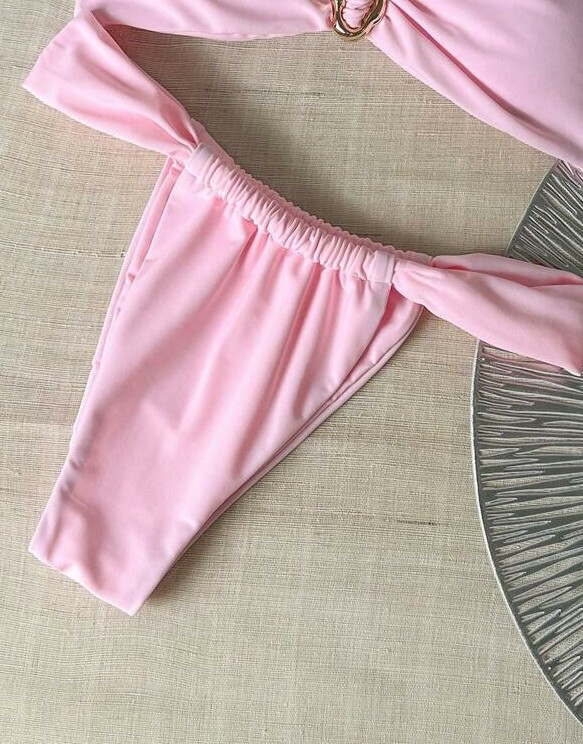 różowy dół od bikini