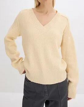 SWETER OVERSIZE Z DEKOLTEM W SEREK