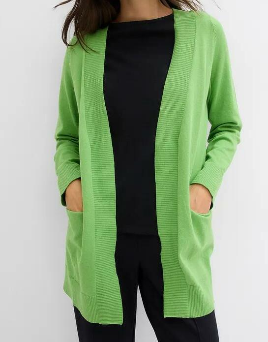 SWETER Z KIESZENIAMI