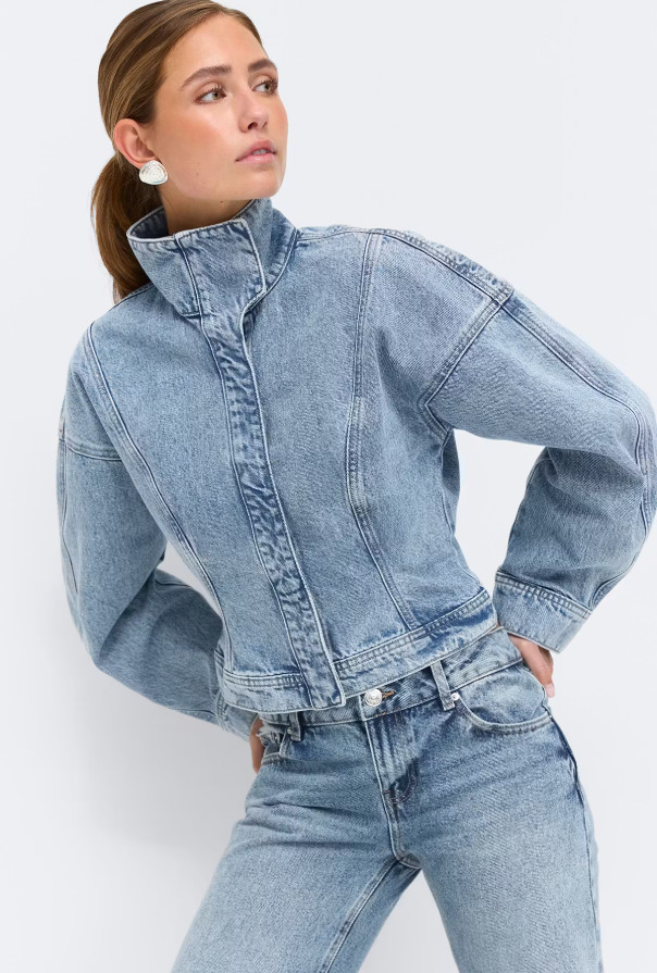 niebieska kurtka bez kaptura jeans zatrzask długi rękaw