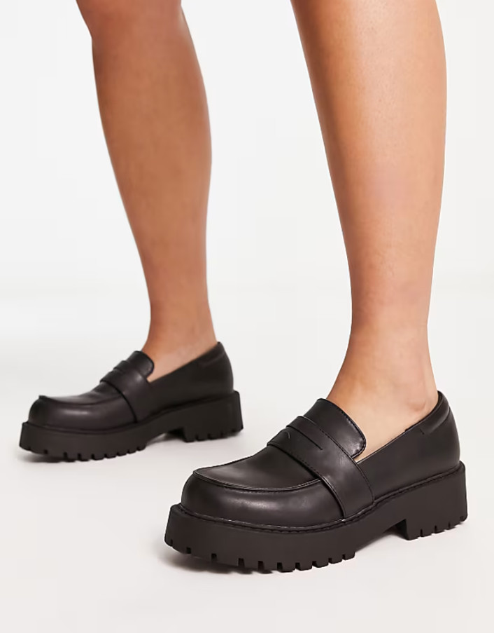 czarne mokasyny loafersy platforma