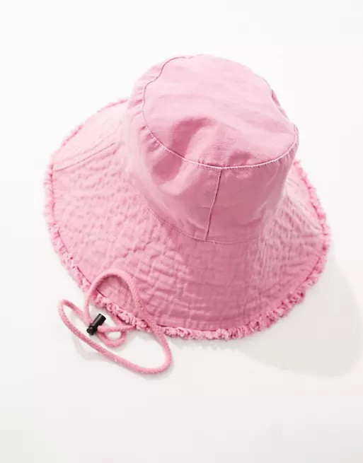 różowy kapelusz bucket ściągacz