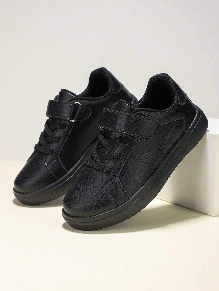czarne buty sportowe