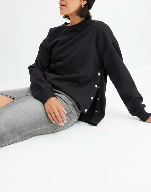 BLUZA CZARNA Z GUZIKAMI