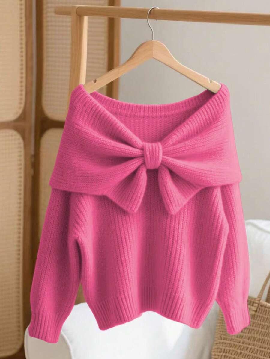 różowy sweter odkryte ramiona