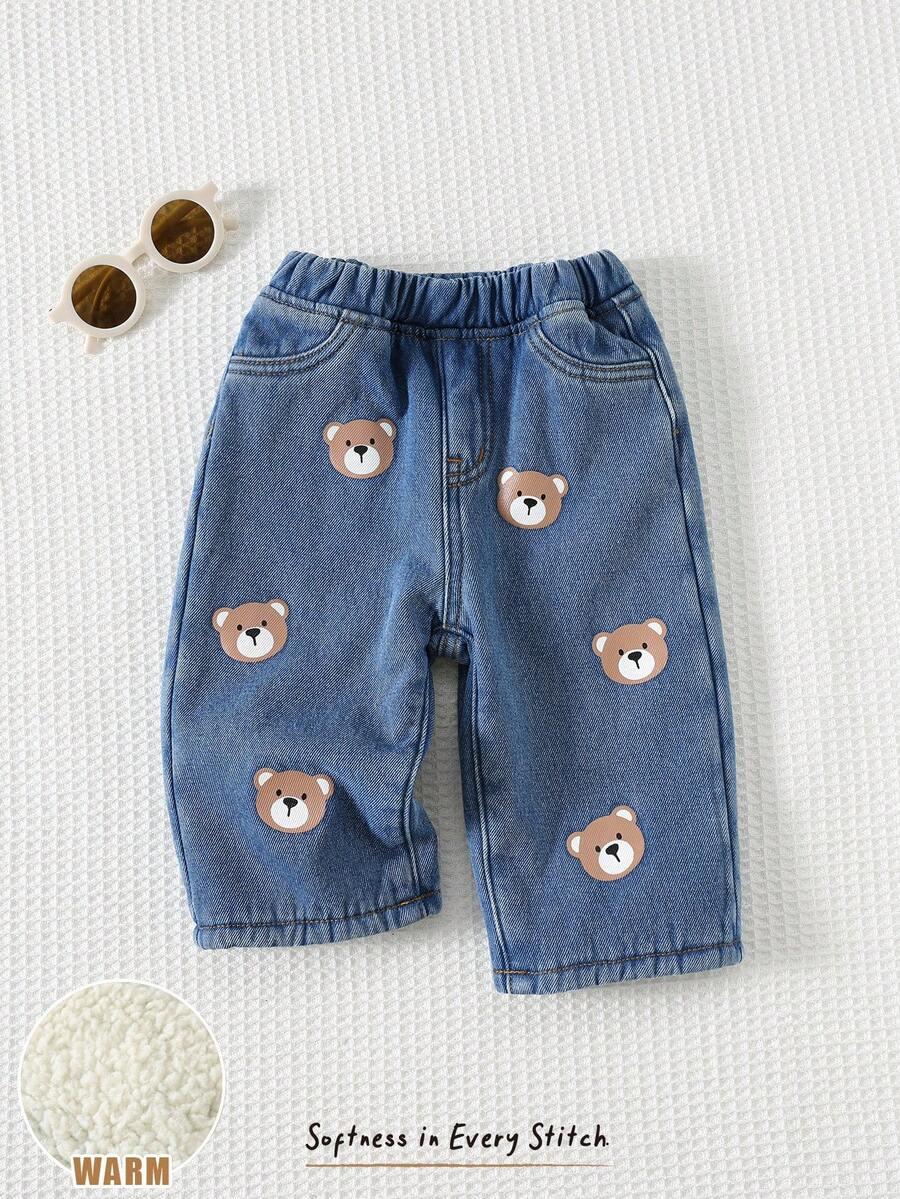 niebieskie spodnie jeans