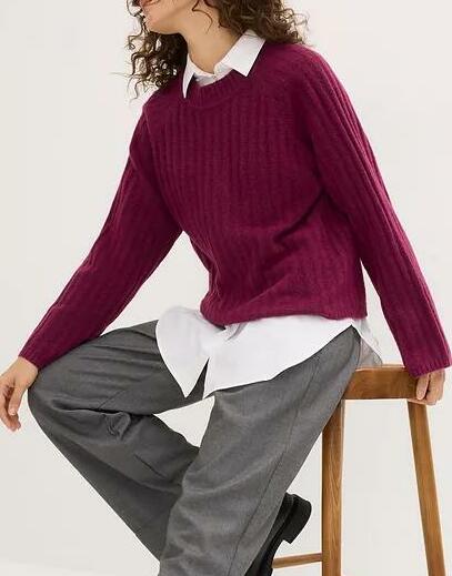 SWETER W PRĄŻEK