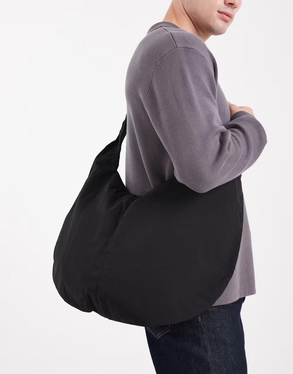 CZARNA TORBA NA RAMIĘ