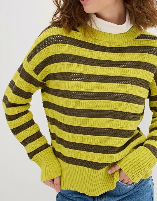 SWETER W PASKI