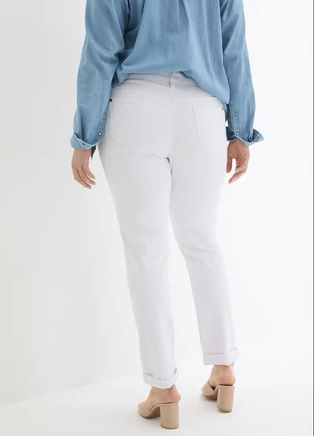 białe spodnie jeans