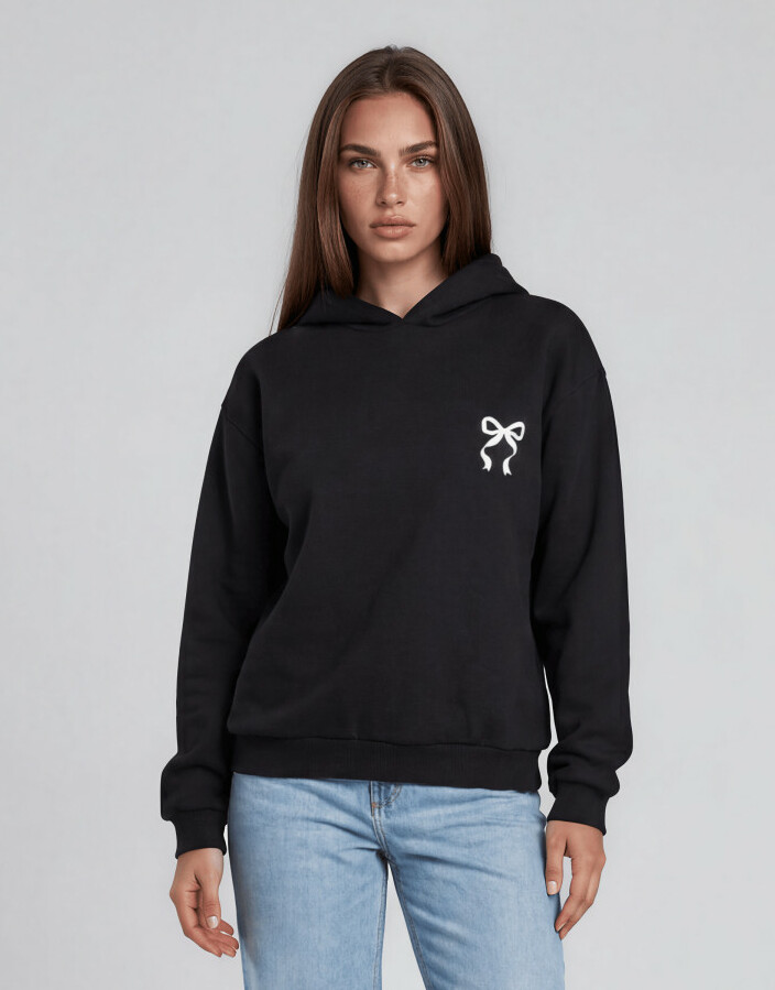 czarna bluza z kapturem