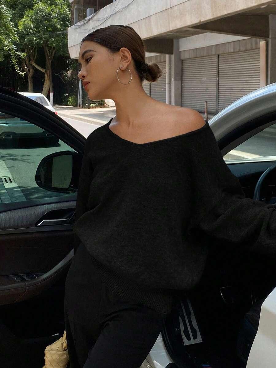 CZARNY SWETER V-NECK