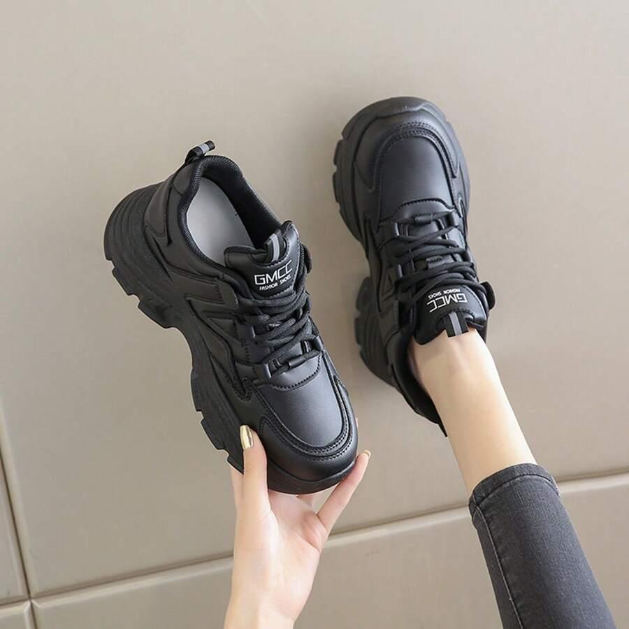 czarne buty sportowe