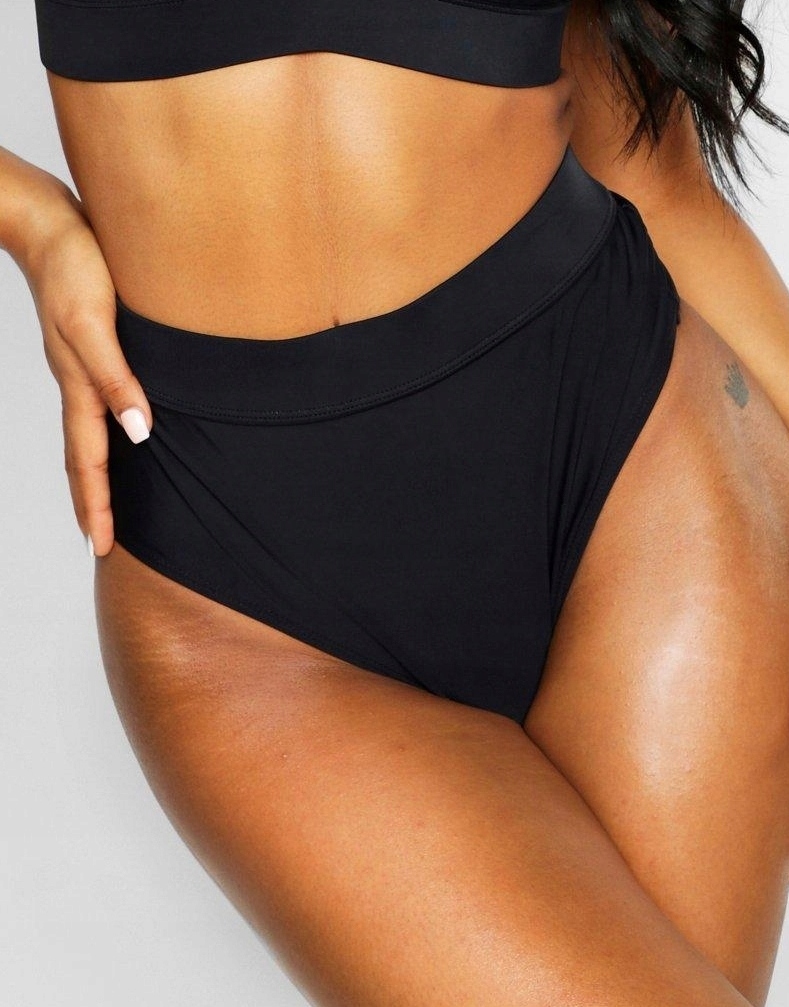 CZARNY DÓŁ OD BIKINI