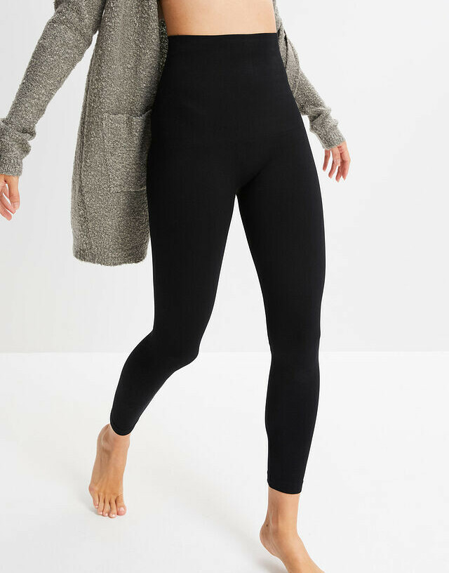 MODELUJĄCE CZARNE LEGGINSY Z WYSOKIM STANEM