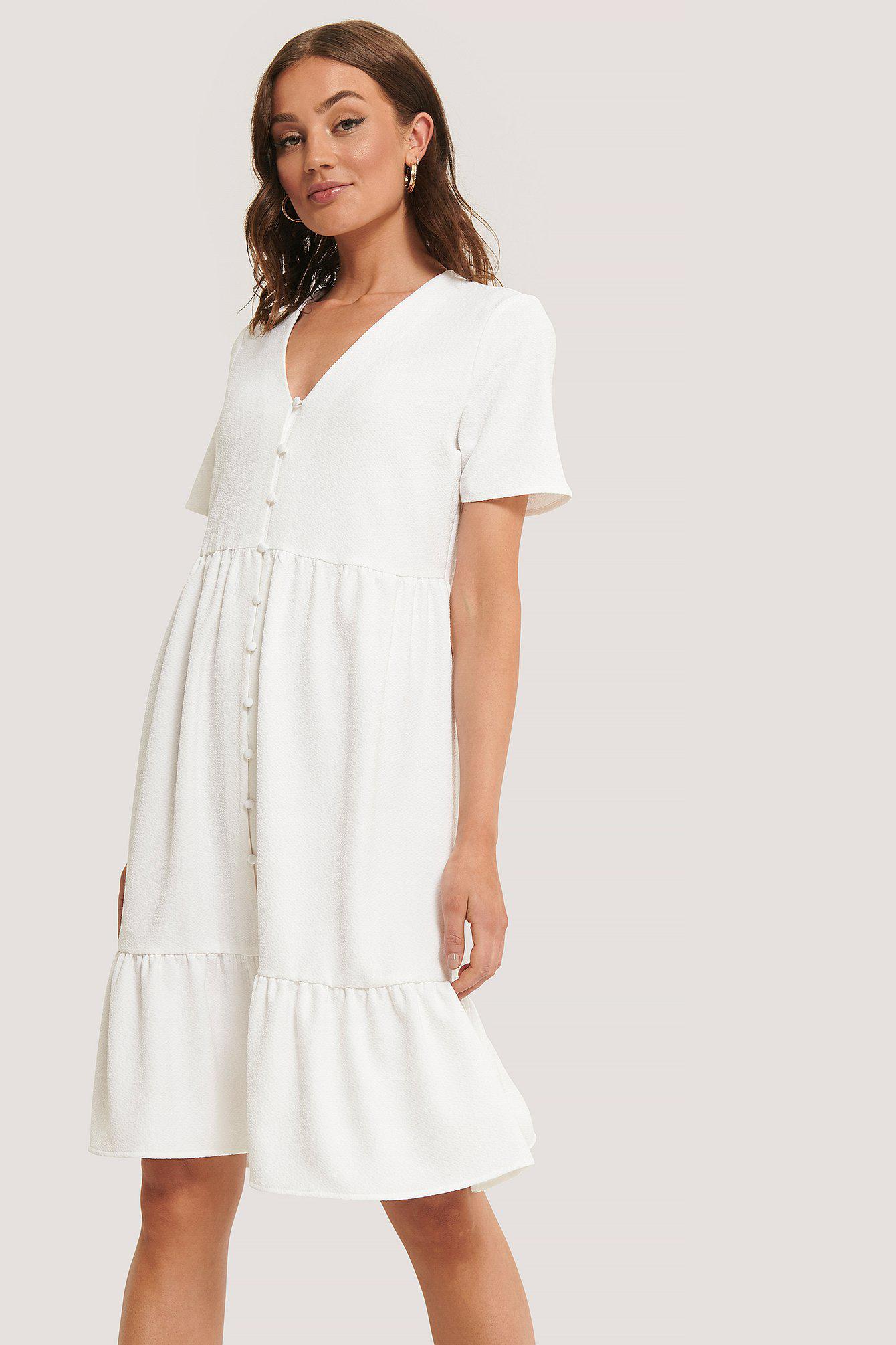 biała sukienka z krótkim rękawem v-neck