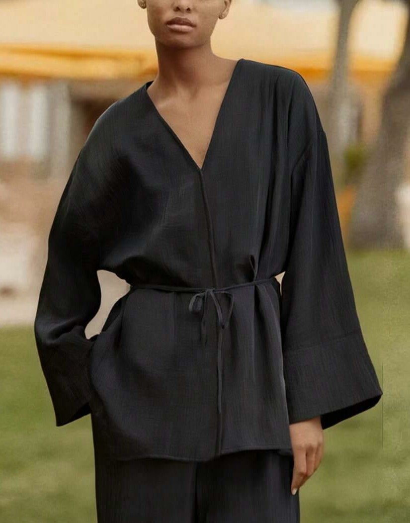 czarna kopertowa bluzka kimono