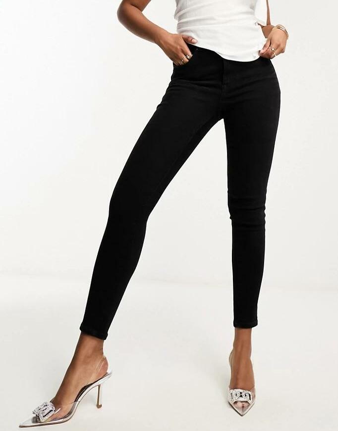 czarne spodnie jeans wysoki stan