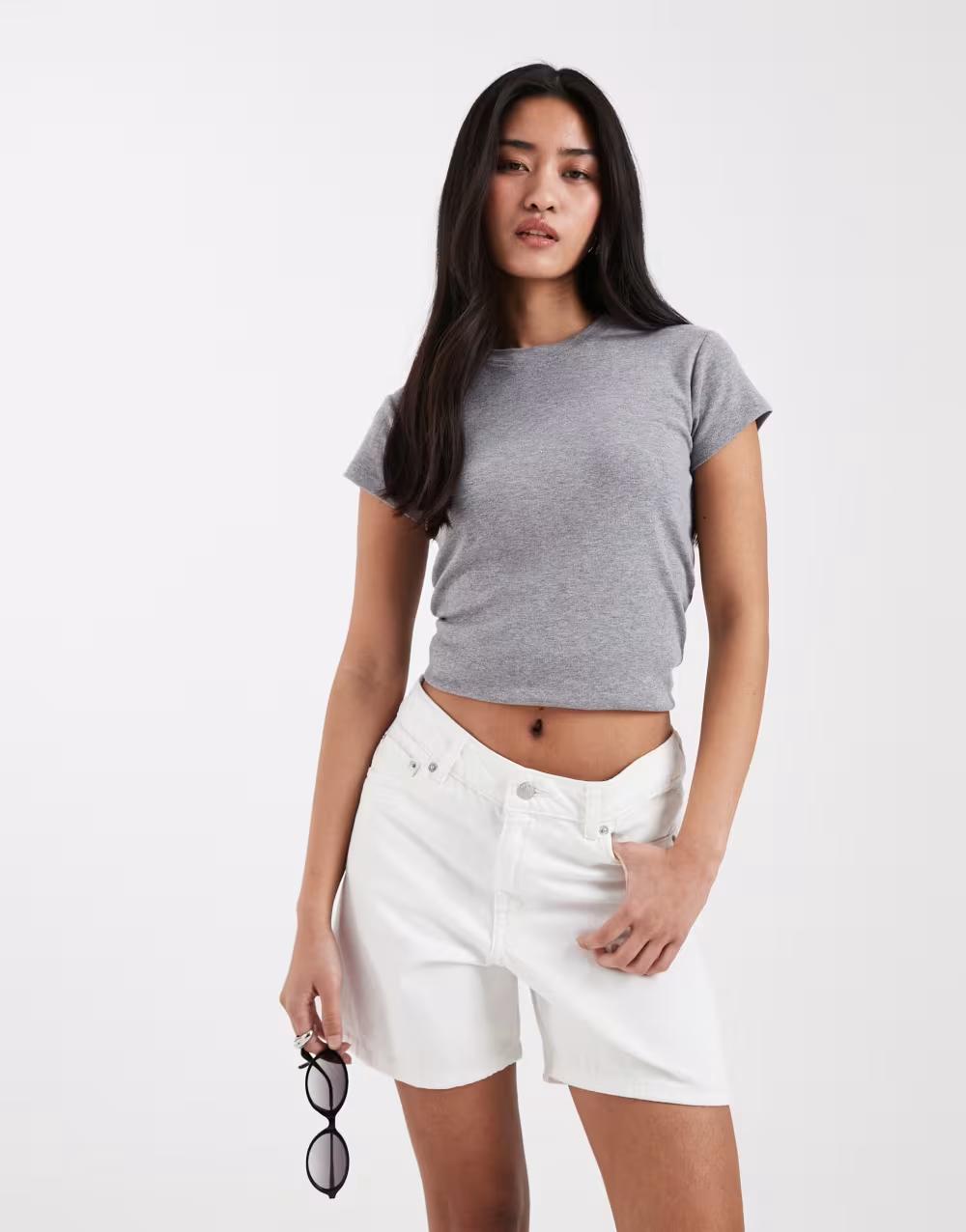 BIAŁE SPODENKI JEANS