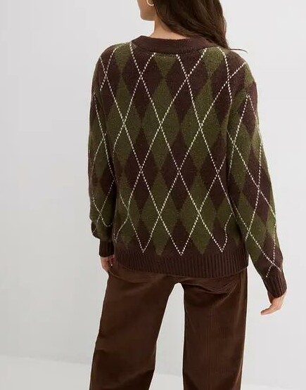 SWETER W KRATKĘ