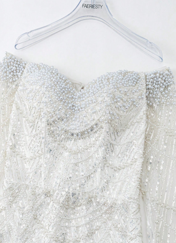 suknia ślubna off-shoulder zdobienia perełki rozcięcie