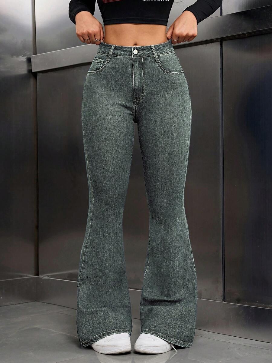 niebieskie spodnie jeans dzwony