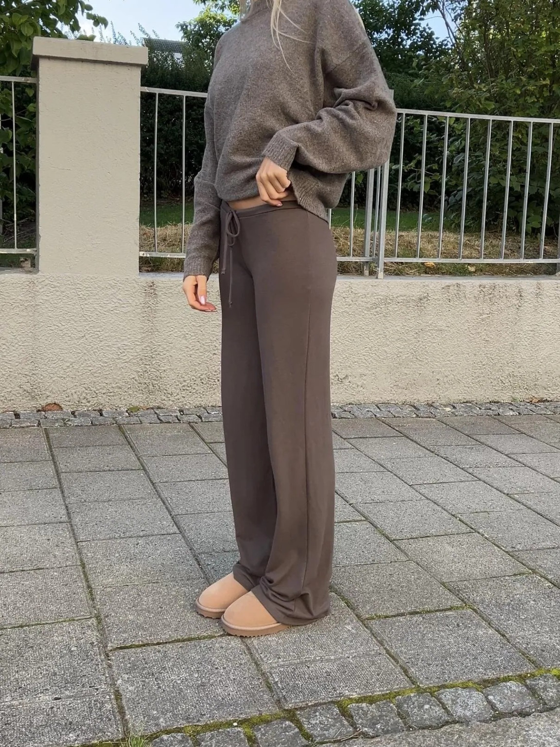 BRĄZOWE SPODNIE DZIANINA