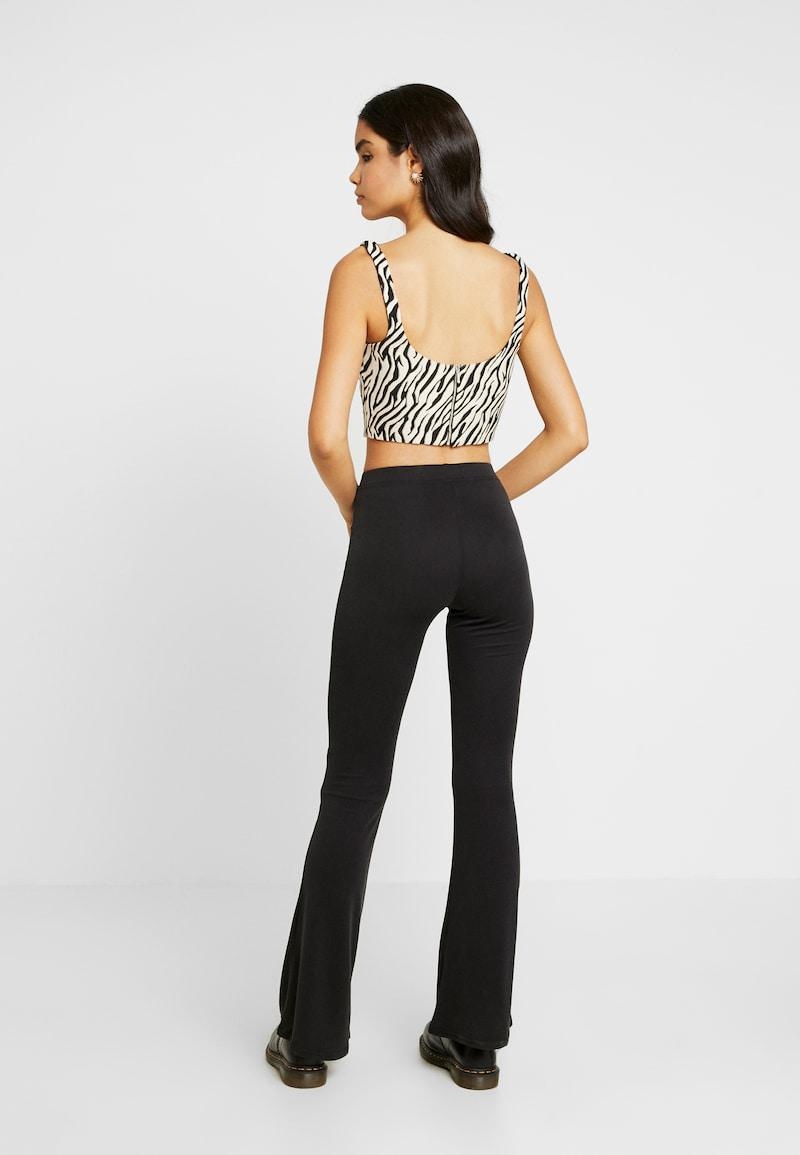 CZARNE LEGGINSY DZWONY