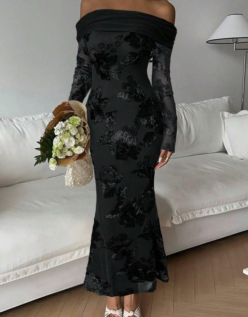 CZARNA SUKIENKA HAFT