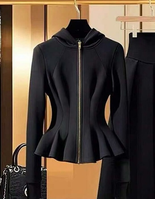 CZARNA BLUZa  ZAMEK