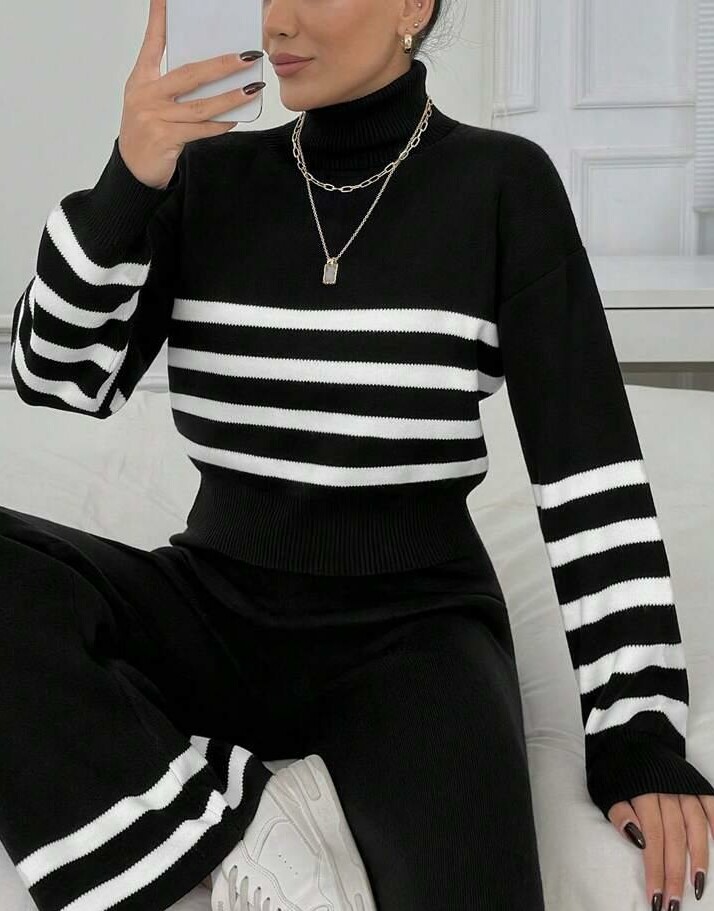 czarny sweter wzór paski golf 