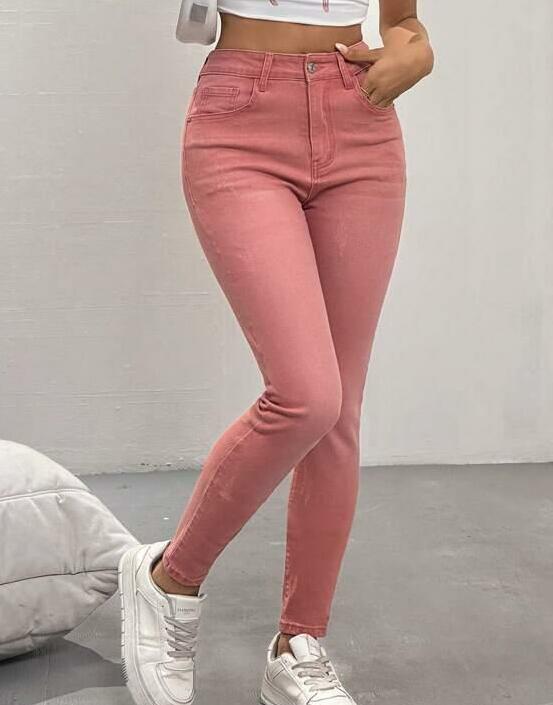 różowe spodnie jeans rurki