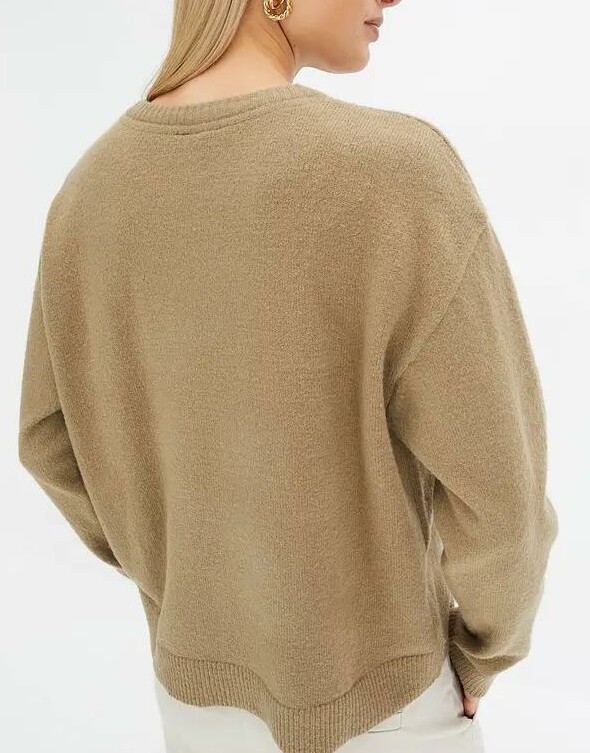 SWETER Z OKRĄGŁYM DEKOLTEM 
