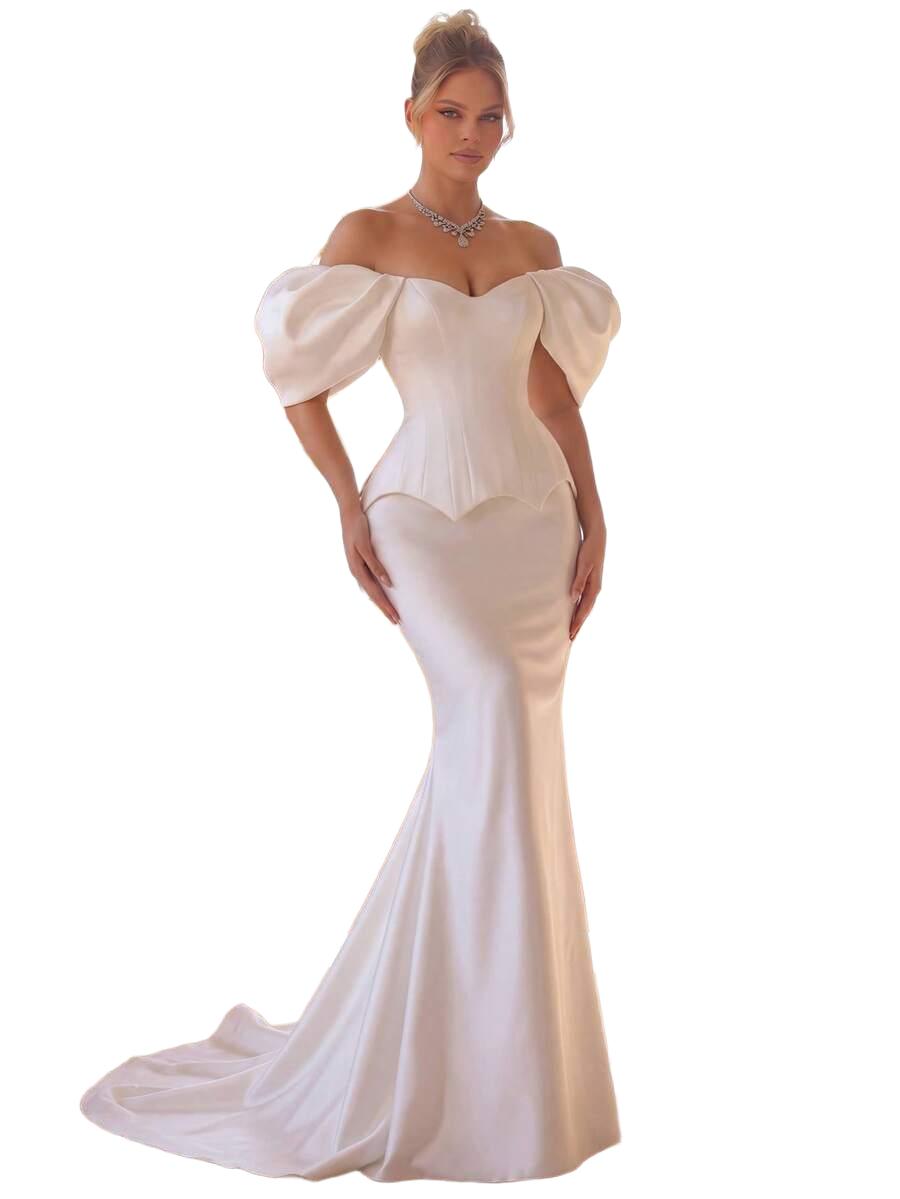 ELEGANCKA SUKIENKA Z ODKRYTYMI RAMIONAMI
