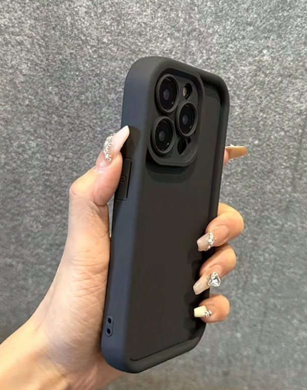 czarny etui iphone 15 pro