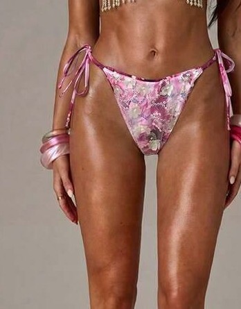 różowy dół od bikini
