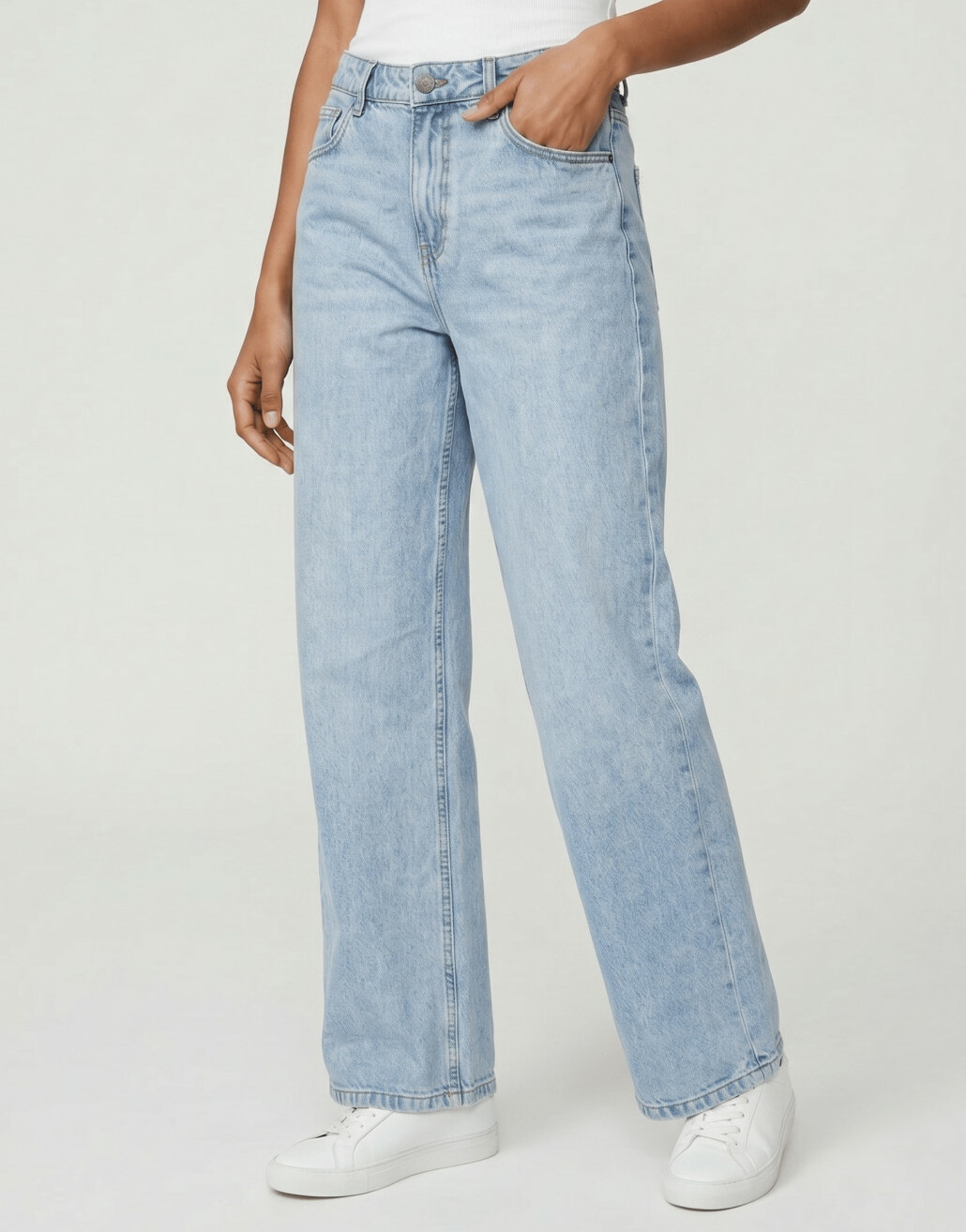 niebieskie spodnie jeans