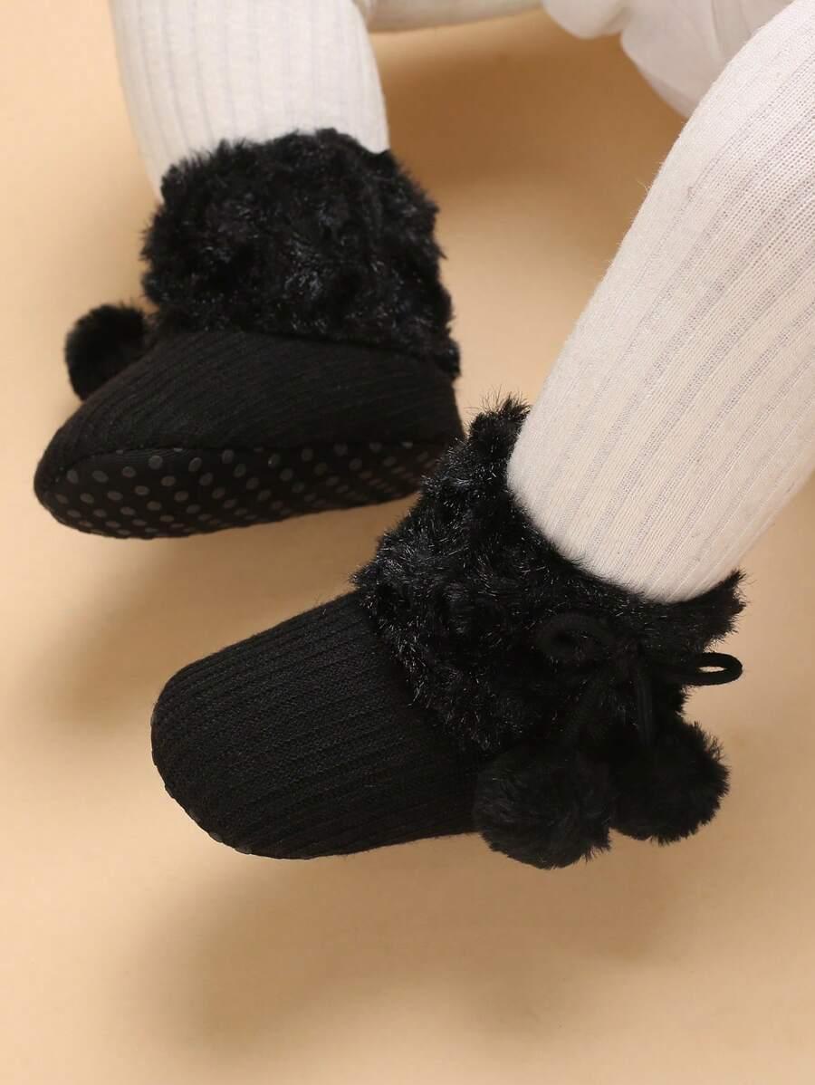 CZARNE BUTY POMPONY
