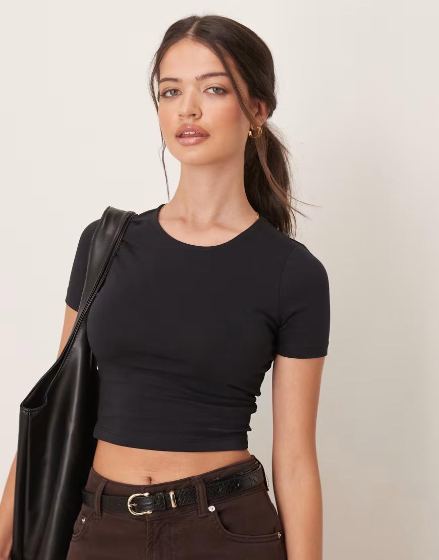 CZARNY TOP BASIC