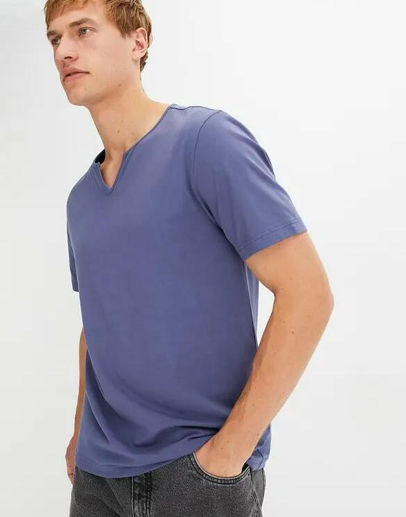 NIEBIESKI T-SHIRT BASIC 