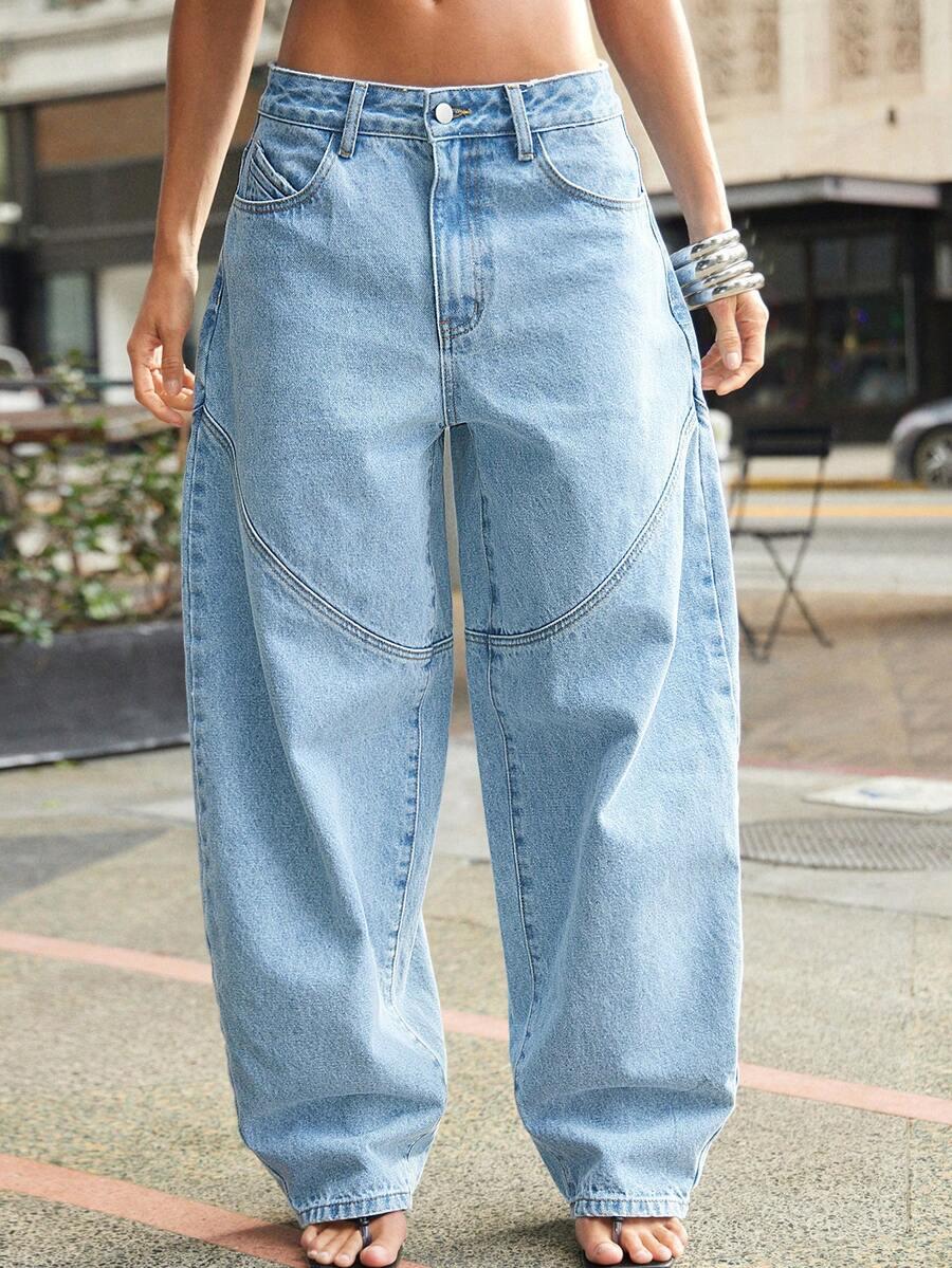 niebieskie spodnie jeans